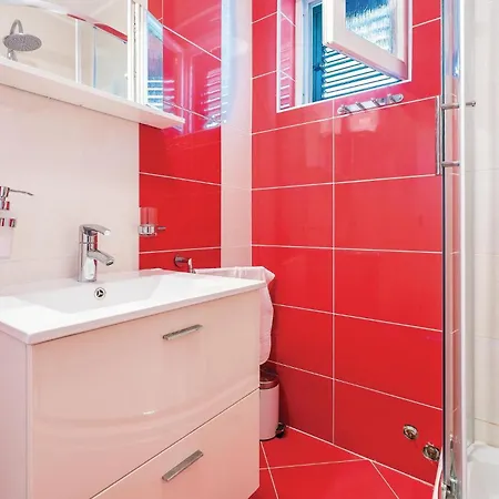Lovely Apartment In Grebastica With Wifi Διαμέρισμα *