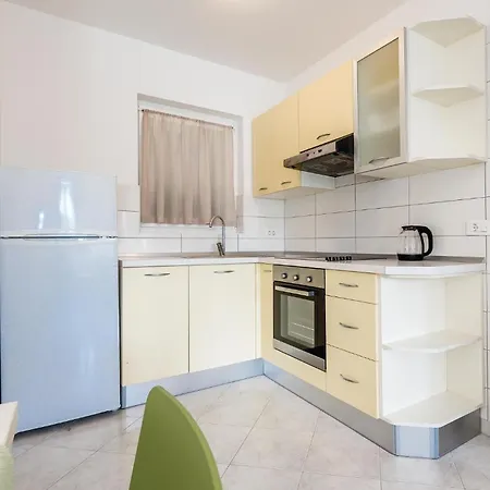 Pet Friendly In With Kitchen Grebastica