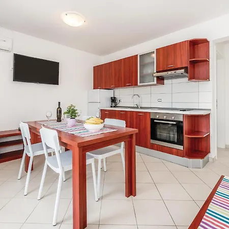 Lovely Apartment In Grebastica With Wifi
