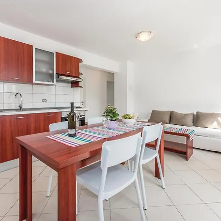 Lovely Apartment In Grebastica With Wifi
