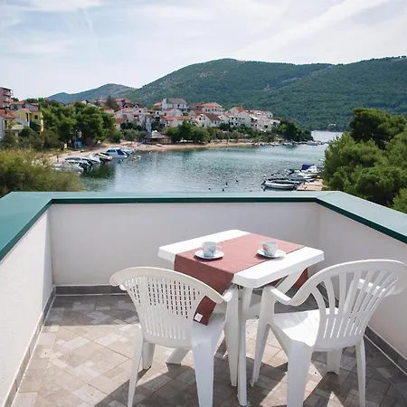 Lovely Apartment In Grebastica With Wifi *