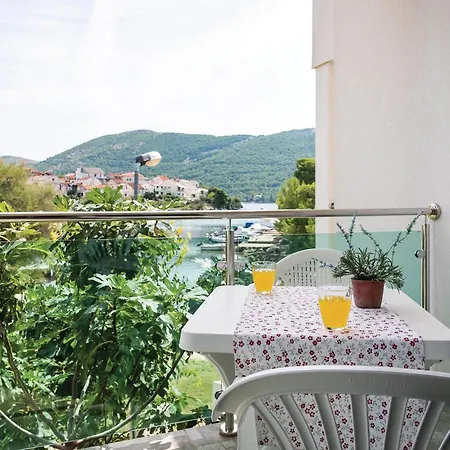 Lovely Apartment In Grebastica With Wifi