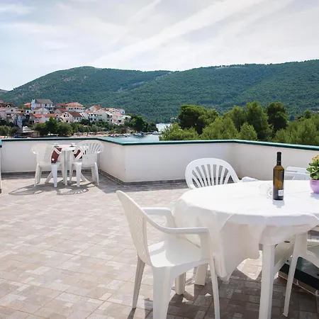 Appartement Pet Friendly In With Kitchen Grebaštica