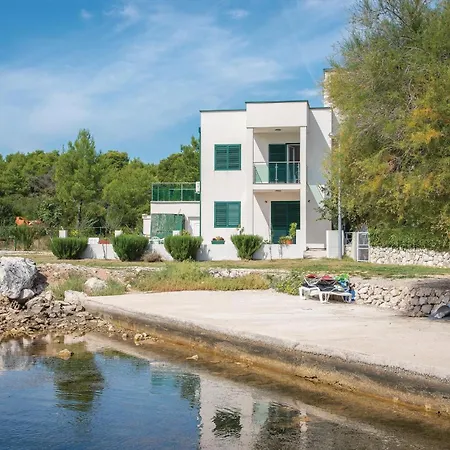 1 Bedroom Cozy In Appartement