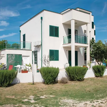 Lovely Apartment In Grebastica With Wifi * Grebaštica