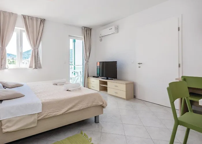 1 Bedroom Cozy In Appartement *