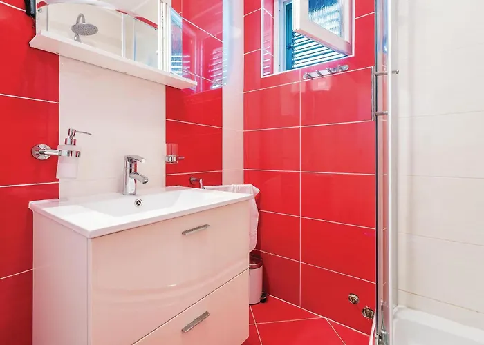 1 Bedroom Cozy In Appartement *