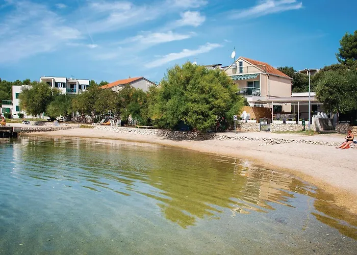 1 Bedroom Cozy In Appartement *