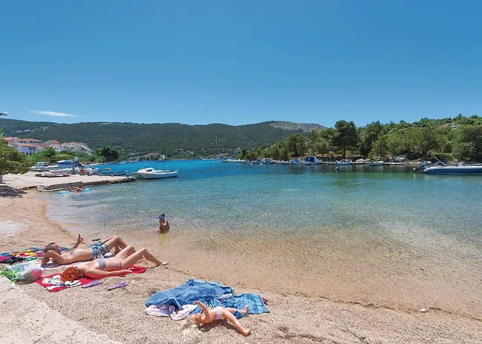 1 Bedroom Cozy In Appartement Grebaštica