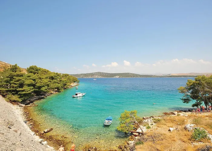 1 Bedroom Cozy In Appartement Grebaštica