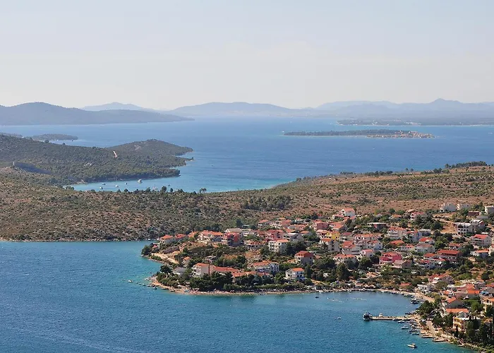 1 Bedroom Cozy In Appartement Grebaštica