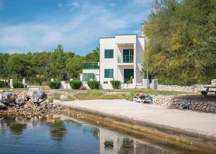 1 Bedroom Cozy In Appartement